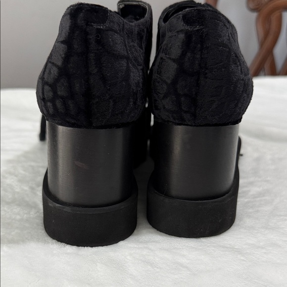 Stella McCartney Black Textured Platform Shoes - Picture 4 of 11